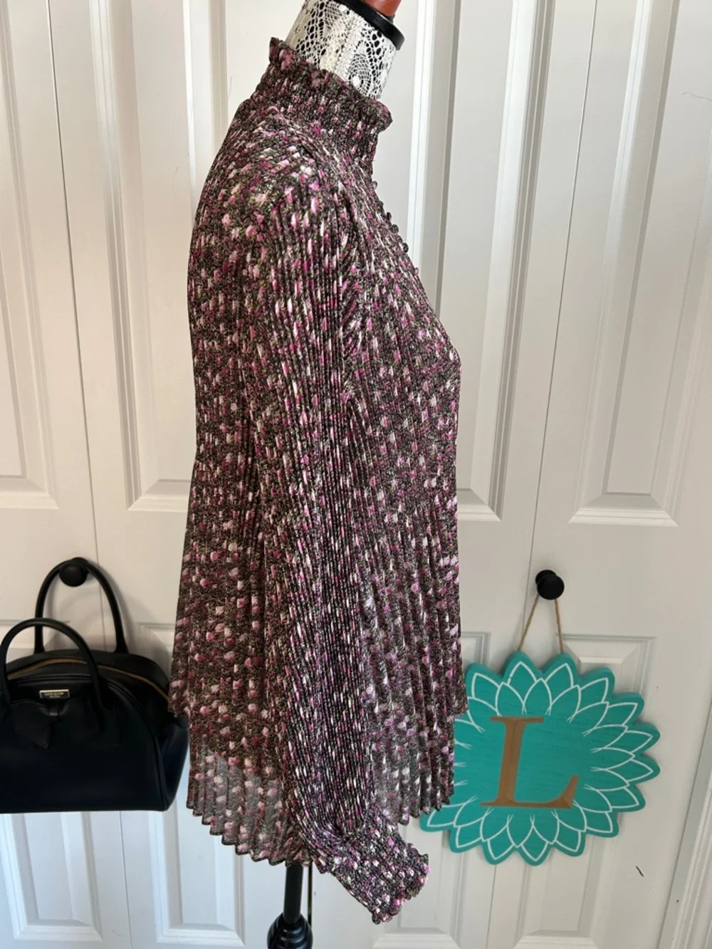 Cabi Knife Pleate Blouse #3952 Size M - Picture 5 of 10
